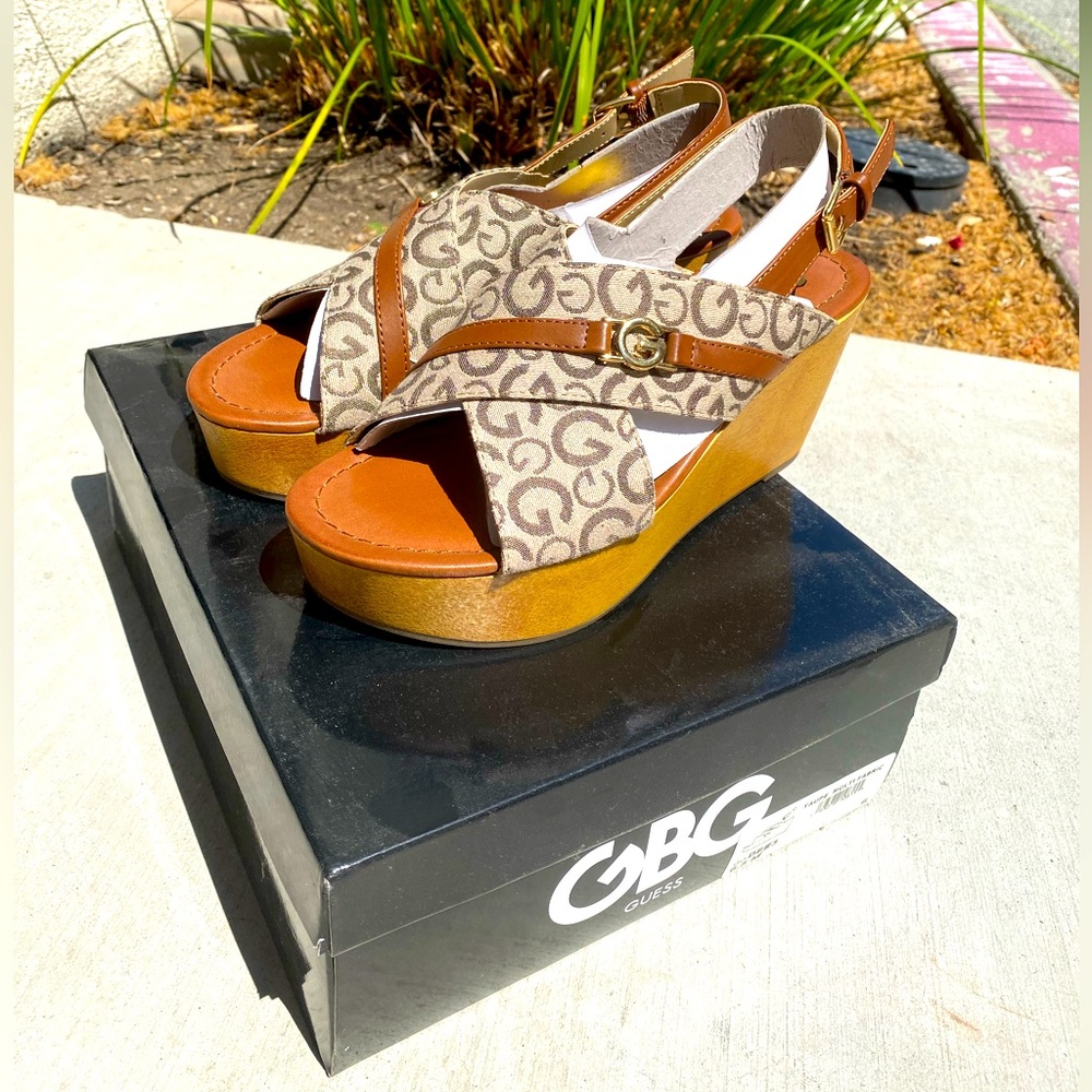 GBG Los Angeles Women's Brown and Tan Wedge Sandals